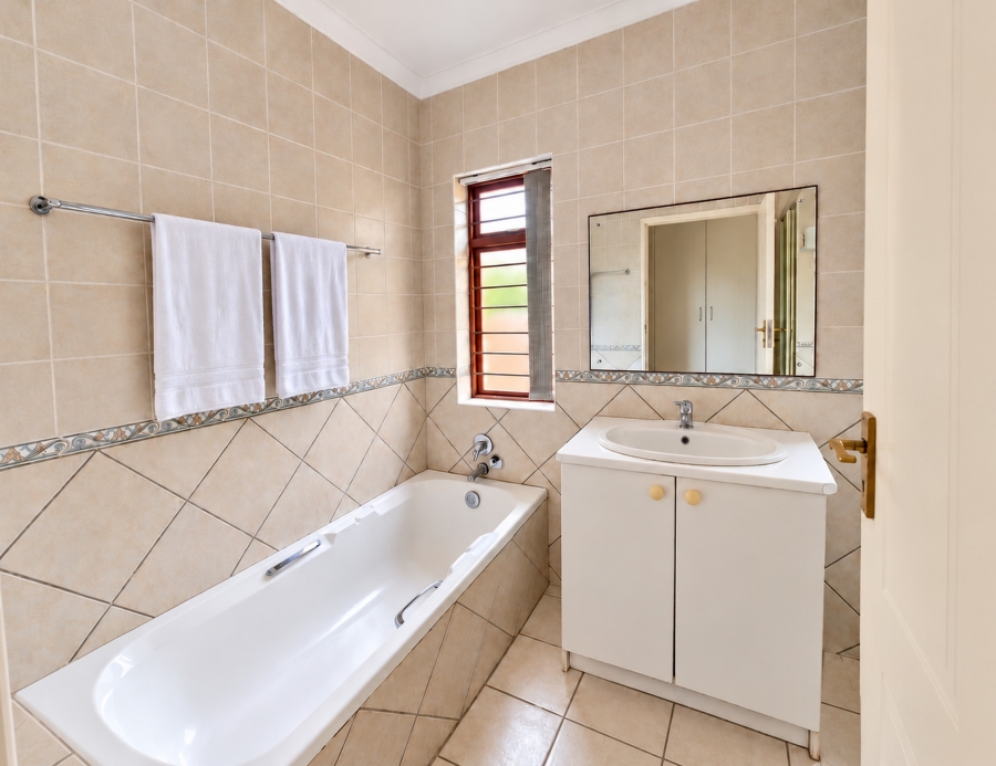 3 Bedroom Property for Sale in The Island Western Cape